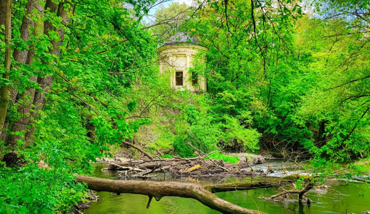 TIP NA VÝLET: Chrám přátelství, jez i Obelisk. Pohodový výlet Litovelským Pomoravím zvládnou i děti