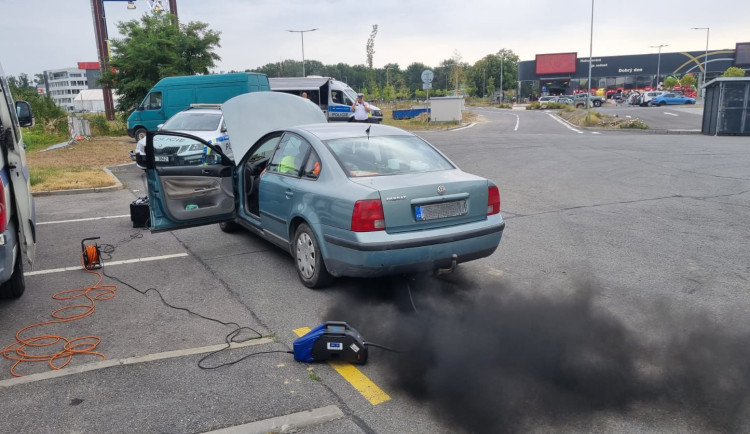 Policisté v Přerově kontrolovali emise a technický stav vozidel. Ani jedno z aut neprošlo