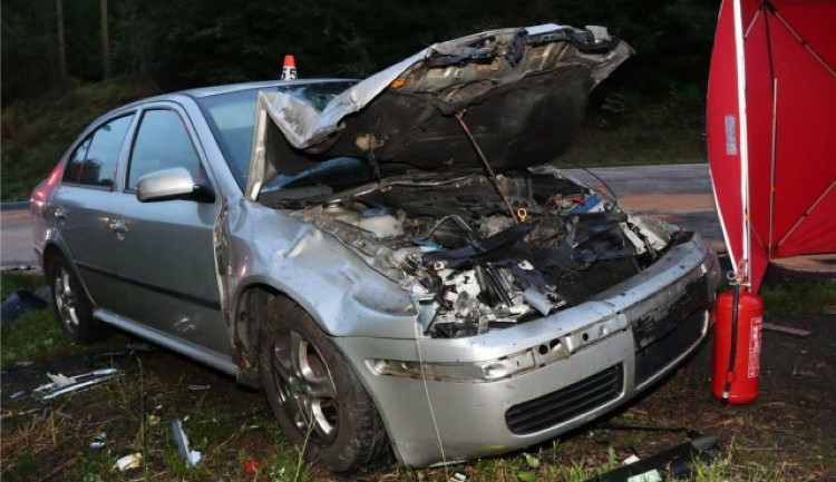 Tragická nehoda tří automobilů u Mírova. Dvaačtyřicetiletý řidič zemřel, další dva byli zranění