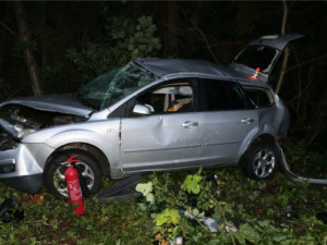 Tragická nehoda tří automobilů u Mírova. Dvaačtyřicetiletý řidič zemřel, další dva byli zranění