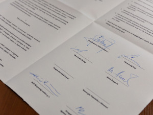 Ruční papírna ve Velkých Losinách míří na seznam UNESCO. Zástupci samospráv podepsali memorandum