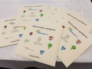 Ruční papírna ve Velkých Losinách míří na seznam UNESCO. Zástupci samospráv podepsali memorandum