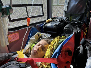 Osmiletá Elenka si zapíchla řídítka do břicha. Uzdravila se přišla poděkovat olomouckým záchranářům