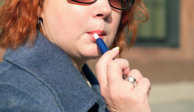 size3-size4-17231888565271-2-pocet-kuraku-zustava-stejny-pribyva-vsak-uzivatelu-mene-rizikovych-alternativ