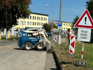 Komplikace u Kauflandu v Olomouci. Příjezdová křižovatka bude dva týdny kvůli opravám zavřená