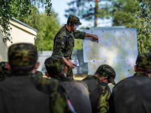 Úspěšná letní brigáda v maskáčích. Dobrovolný armádní výcvik zvládlo na Libavé všech 41 středoškoláků