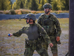 Úspěšná letní brigáda v maskáčích. Dobrovolný armádní výcvik zvládlo na Libavé všech 41 středoškoláků
