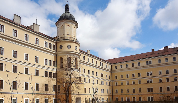 Stát dál hledá kupce pro Hanácká kasárna v Olomouci