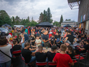 FOTOGALERIE: Hokejové bitvy, koncerty i divadlo. Olomoucký klub uspořádal pro fanoušky jedinečný festival