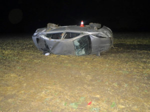 Mladíka, kterého na Přerovsku vyprošťovali z auta hasiči, měl skoro tři promile. Hrozí mu vězení