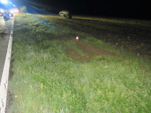 Mladíka, kterého na Přerovsku vyprošťovali z auta hasiči, měl skoro tři promile. Hrozí mu vězení