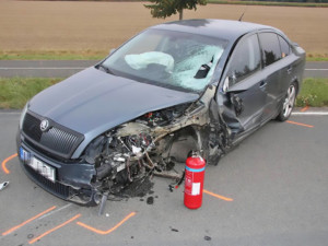 Dvě smrtelné nehody během několika hodin. U Přerova zemřela motorkářka, v Olomouci mladý řidič