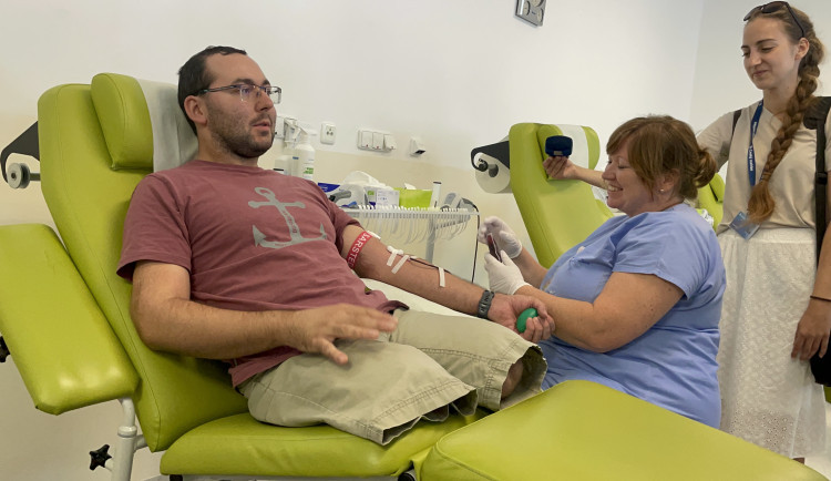 size3-1724152048825-60-pres-200-darcu-krve-zachranilo-muzi-zivot-po-vazne-nehode-na-poli-sam-se-ted-rozhodl-darovat-a-inspi