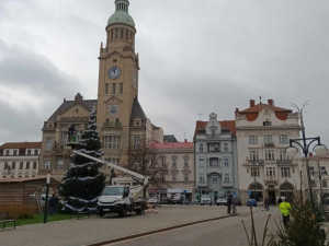 Konec tradice křivého vánočního stromu? Prostějov chce doplnit systém ukotvení