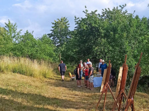 Výtvarné umění, hudba a vzpomínka na zesnulého dobrovolníka. Sad ve Šternberku hostí jedinečnou událost