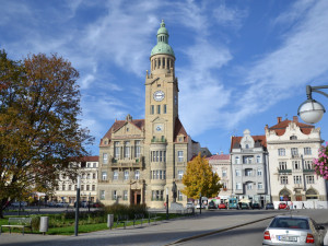 Žena z Prostějova, která opěvuje okupaci z roku 1968, jde za kritiku vlády k přestupkové komisi