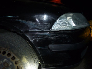 Řidič se třemi promile a pervitinem ve Zlatých Horách naboural zaparkované auto. Od nehody se snažil ujet