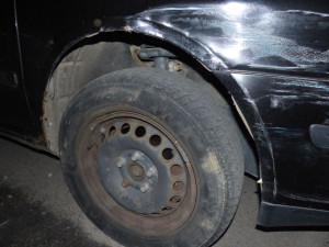 Řidič se třemi promile a pervitinem ve Zlatých Horách naboural zaparkované auto. Od nehody se snažil ujet