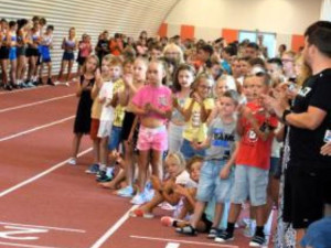 Sportovci z prostějovské základní školy Železného se dočkali běžeckého tunelu. Přišel na 44 milionů
