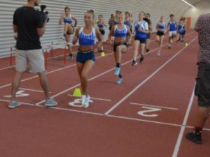 Sportovci z prostějovské základní školy Železného se dočkali běžeckého tunelu. Přišel na 44 milionů