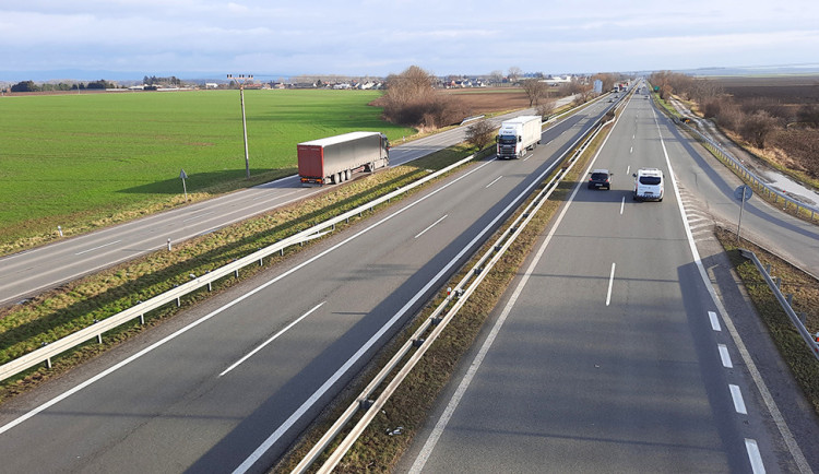 ŘSD odložilo půlmiliardovou opravu dálnice u Olomouce, práce by zasáhly až do zimního období