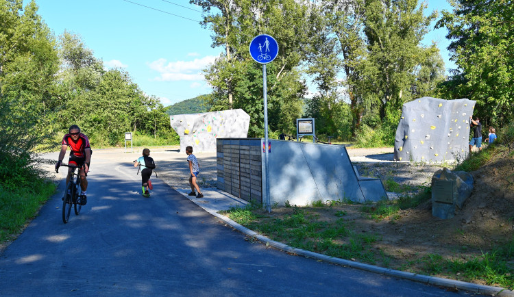 Okolo Pískáče na kole. Hranice na Moravě mají novou cyklostezku