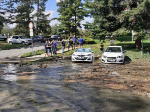 5 - Záplava na kopci. U olomouckého vodojemu prasklo potrubí, v části sídliště nepoteče voda