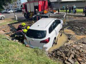 VIDEO: U olomouckého vodojemu prasklo potrubí, havárie se dotkne sídliště i nemocnice