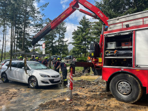 4 - Záplava na kopci. U olomouckého vodojemu prasklo potrubí, havárie se dotkne sídliště i nemocnice