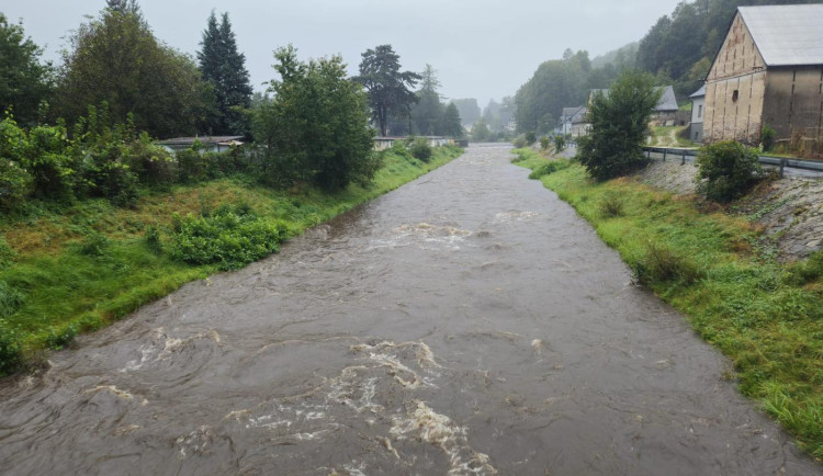 Na několika tocích na severu kraje je už druhý stupeň, pohotovost. Hrozí Bělá, Desná nebo Třebůvka