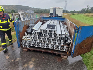 Hasiči odstraňují na Jesenicku lávky přes řeku, nejen pro Olomouc budou rozhodující noční lijáky