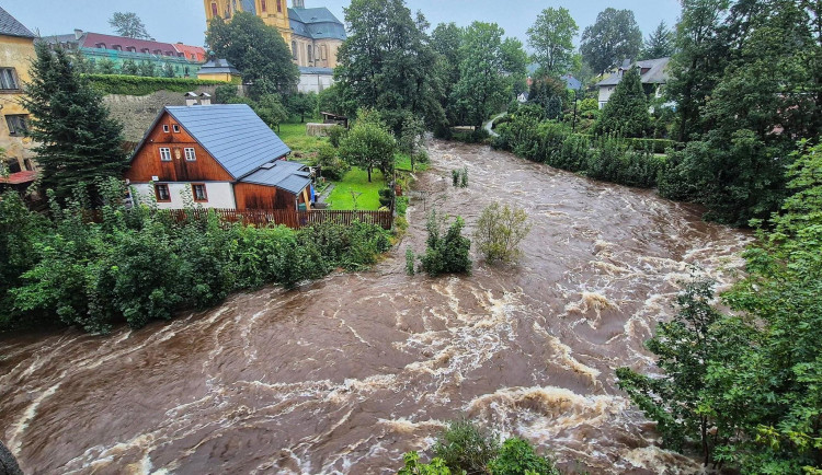 Obyvatelé sedmi obcí na Frýdlantsku musí omezit spotřebu pitné vody. Úpravna je mimo provoz