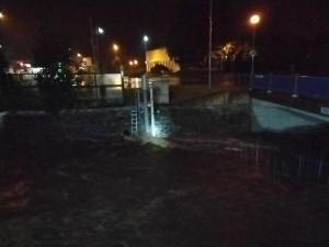 Na Jesenicku se řeky dostávají z koryt. Hasiči na sever posílají speciální techniku a týmy