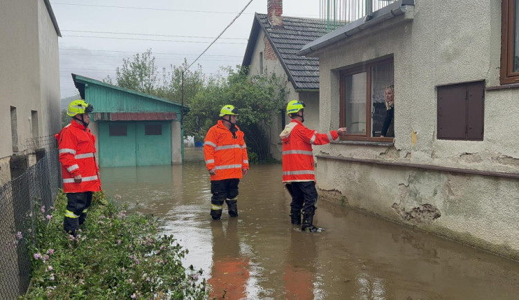 Voda může být nebezpečná i po skončení záplav. Hygienici varují před znečištěním