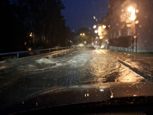 VIDEO: Kritická situace v Jeseníku, město je odříznuté. Situace je podobná jako v roce 1997