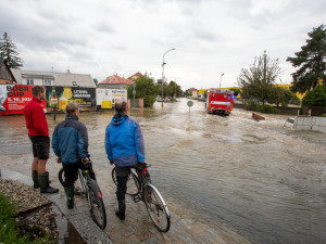 FOTOGALERIE: Bez pitné vody, elektřiny a odříznutí od světa. Zaplavená Litovel prožívá kritické hodiny