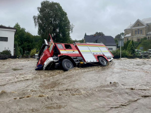 V Olomouckém kraji se pohřešují čtyři lidé. Seniorka z Kobylé nad Vidnávkou a tři lidé z auta strženého řekou