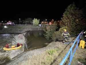 Obrovská pátrací akce na Šumpersku: dívky v řece hledal i vrtulník, oznamovatel si vše vymyslel