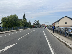 Řeka Morava v Olomouci vystrčila zuby, ale nekousla. Voda už opadá, Chomoutov je průjezdný.