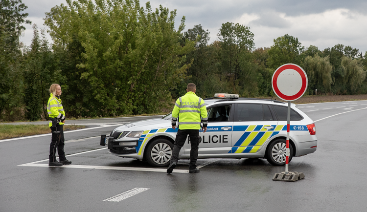 Do zpustošené oblasti Jesenicka míří na víkend mnoho dobrovolníků, vpustí je jen po registraci