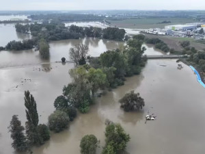 Olomoucké dvojité štěstí v neštěstí: rozestavěná protipovodňová opatření pomohla a vydržela nápor
