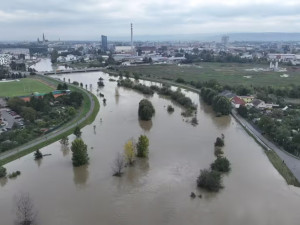 Olomoucké dvojité štěstí v neštěstí: rozestavěná protipovodňová opatření pomohla a vydržela nápor