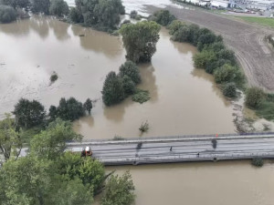Olomoucké dvojité štěstí v neštěstí: rozestavěná protipovodňová opatření pomohla a vydržela nápor