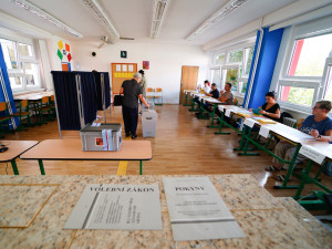 První den voleb je za námi. Místnosti si opět otevřou zítra ráno.