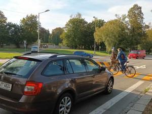 Kraj přechod zrušil, Přerov vzápětí vybudoval provizorní. Zmizel ovšem odbočovací pruh