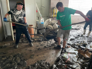 Ruské bomby firmu nezničily, povodeň už ano. Ukrajinští podnikatelé z České Vsi jsou zoufalí