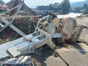 Ruské bomby rodinnou firmu nezničily, povodeň ano. Ukrajinští podnikatelé z České Vsi jsou zoufalí