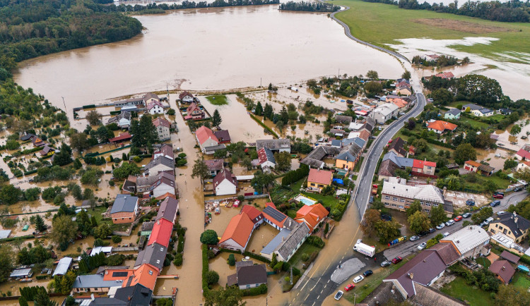 POLITICKÁ KORIDA: Co by město mělo udělat, aby byl před povodněmi chráněný také Chomoutov?