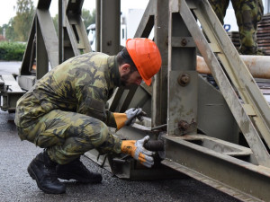 VIDEO: Na Jesenicko míří desítka armádních mostů. První vyroste už tento týden v Bělé pod Pradědem