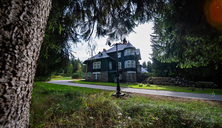 Provozně-účelové zařízení Poslanecké Sněmovny v Harrachově - ilustrační foto